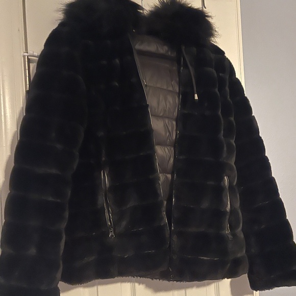 Women’s Faux Fur Coat - Picture 1 of 2